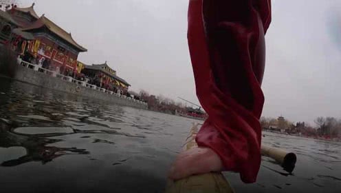 通过这种体验，我理解了一个真相：有些事情看起来很容易，这是非常困难的，愚蠢不能与你的家人密切沟通;你不能用语言表达情绪，愚蠢的生活太难了。我们不能嘲笑我们周围的残疾人，你必须了解自己，互相认识，并帮助他们！