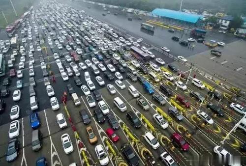 道路上最拥挤的道路_800字
