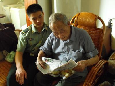 
这表明即使生活不幸，人们仍然喜欢生活。