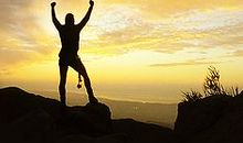 以行走笑看人生_800字