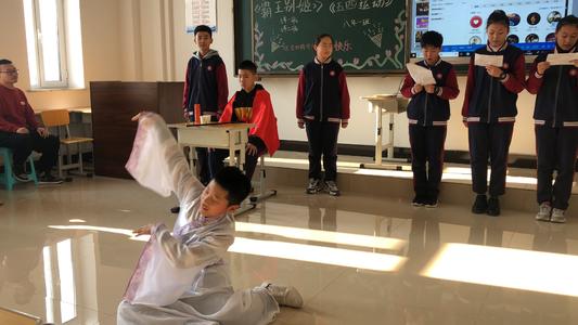 然而，世界的战斗星级，以及一如既往的经验。少年转向纱线明梅，父母的想法很安静。众所周知，在这个轻弹的光汇中，没有人可以通过这一天到云，太阳秋天，云勋舒，只有过去的教训，如何走过植物雨，叶悦山？我怎么能得到抢劫，品尝它？如果你只是找到父母走路的旧痕迹，你就无法接受引擎盖，如何面对未来的寒冷和温暖，如何放荆棘？