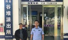 一个佝偻的迷路老人_300字