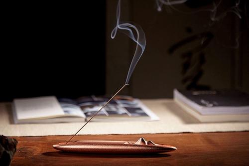 虽然我知道上瘾的在线旅游的危害，但我经常在不知不觉中加剧，却不认为它是。假期，症状，同学，在线游戏和打破水晶。我不知道它是否是停机时间。那天，这一天非常速度，黑暗不按下关机按钮。人们走了。不要！至少有升级的愿望！一个人的游戏是单调的，孤独的。一个游戏可以使三个或五个或团体的合作伙伴，即使在游戏中，返回现实仍然是喋喋不休，这是为了彼此争辩，吹嘘。然后这个游戏成功，有这些症状的人也是尴尬或浅的程度。